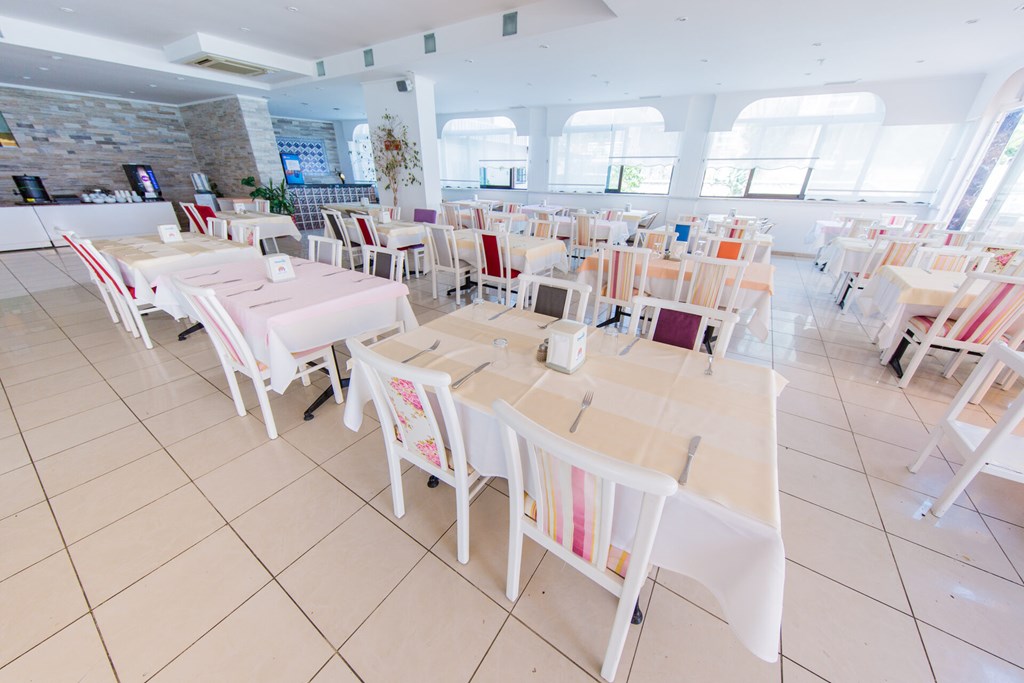 Marti Beach Hotel: Restaurant