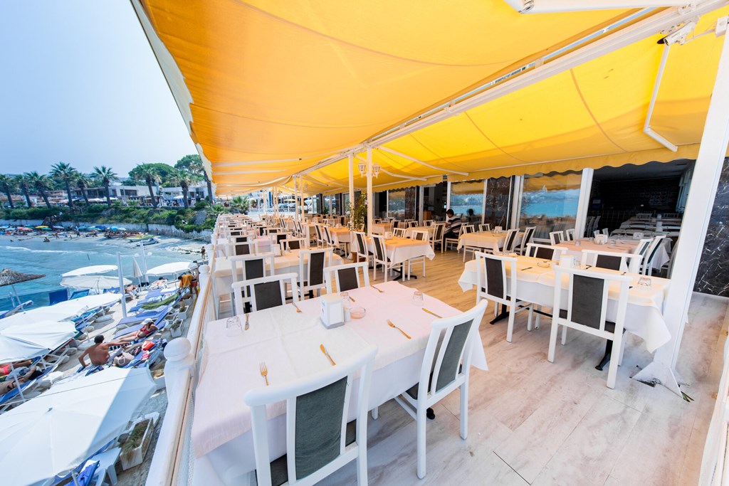 Marti Beach Hotel: Restaurant