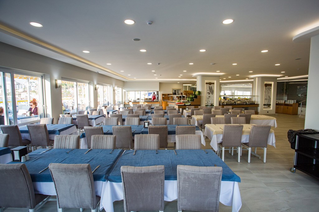 Marti Beach Hotel: Restaurant