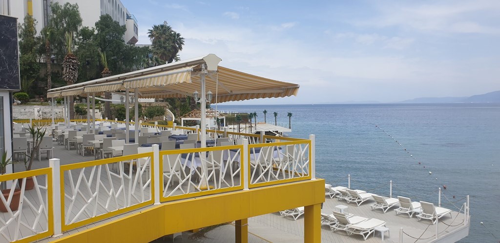 Marti Beach Hotel: Terrace