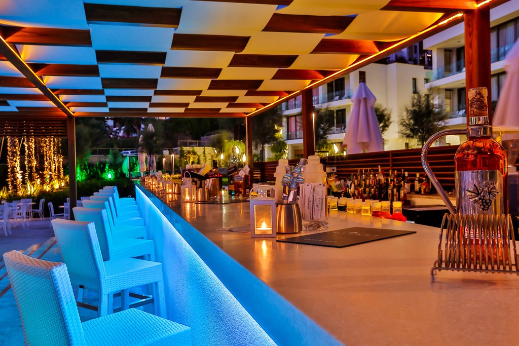 Mivara Luxury Resort Spa: Bar