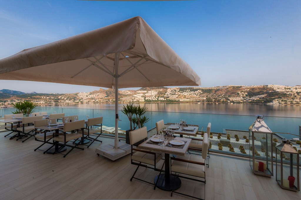 Mivara Luxury Resort Spa: Terrace