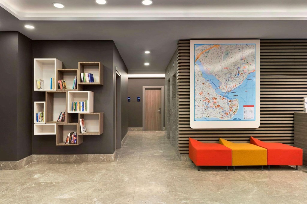 TRYP by Wyndham Istanbul Taksim: Lobby