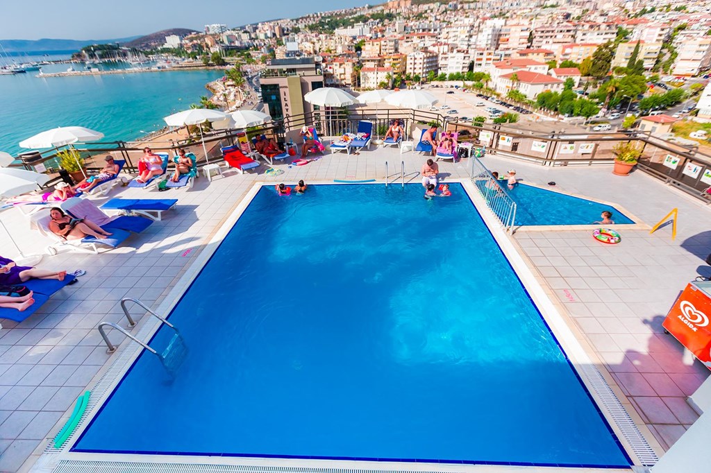 Derici Hotel: Pool
