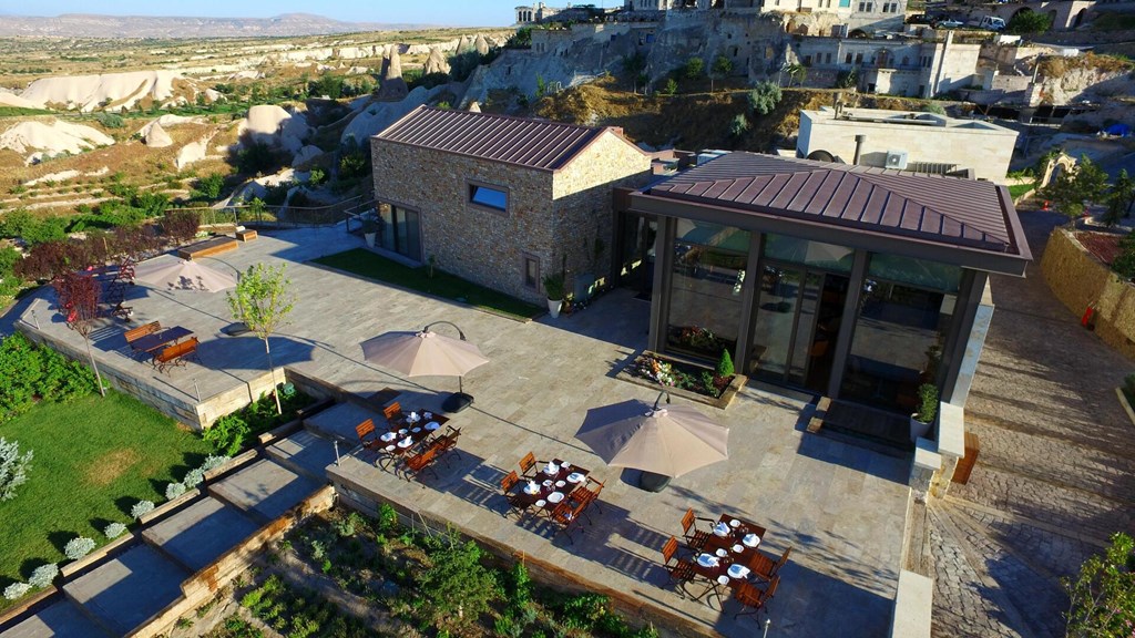 Ariana Sustainable Luxury Lodge: Terrace