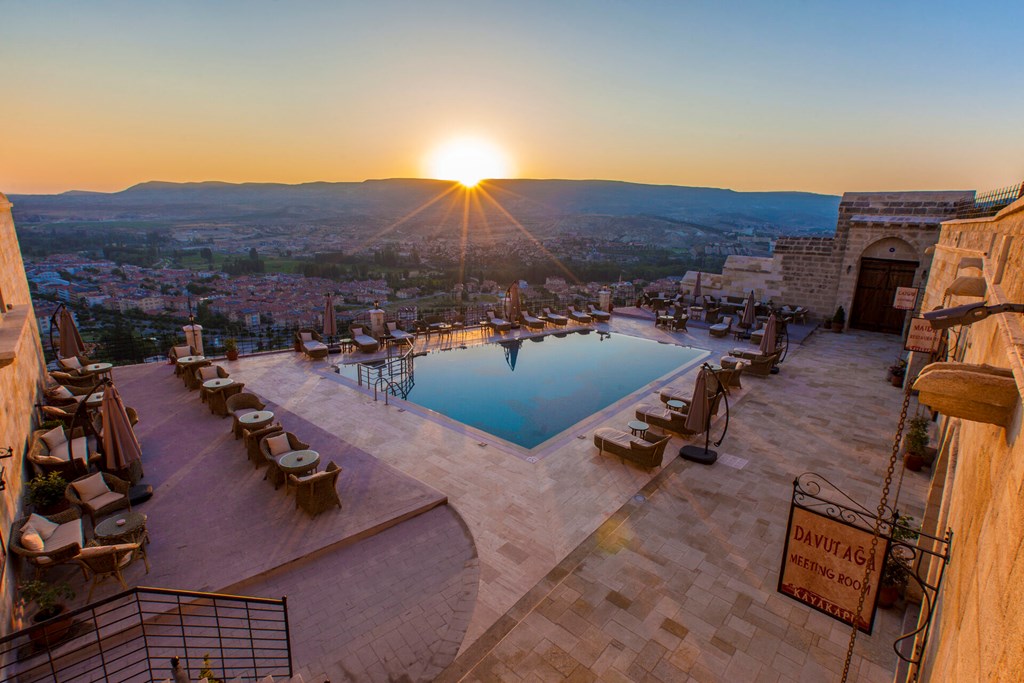 Kayakapi Premium Caves - Cappadocia: Pool