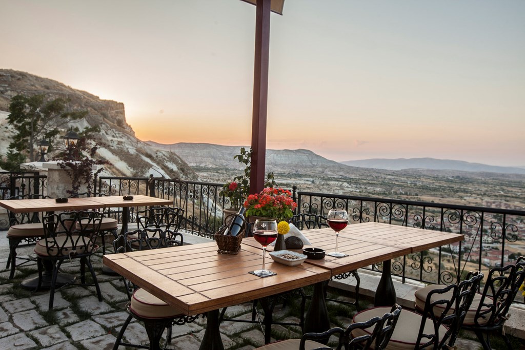 Kayakapi Premium Caves - Cappadocia: Terrace