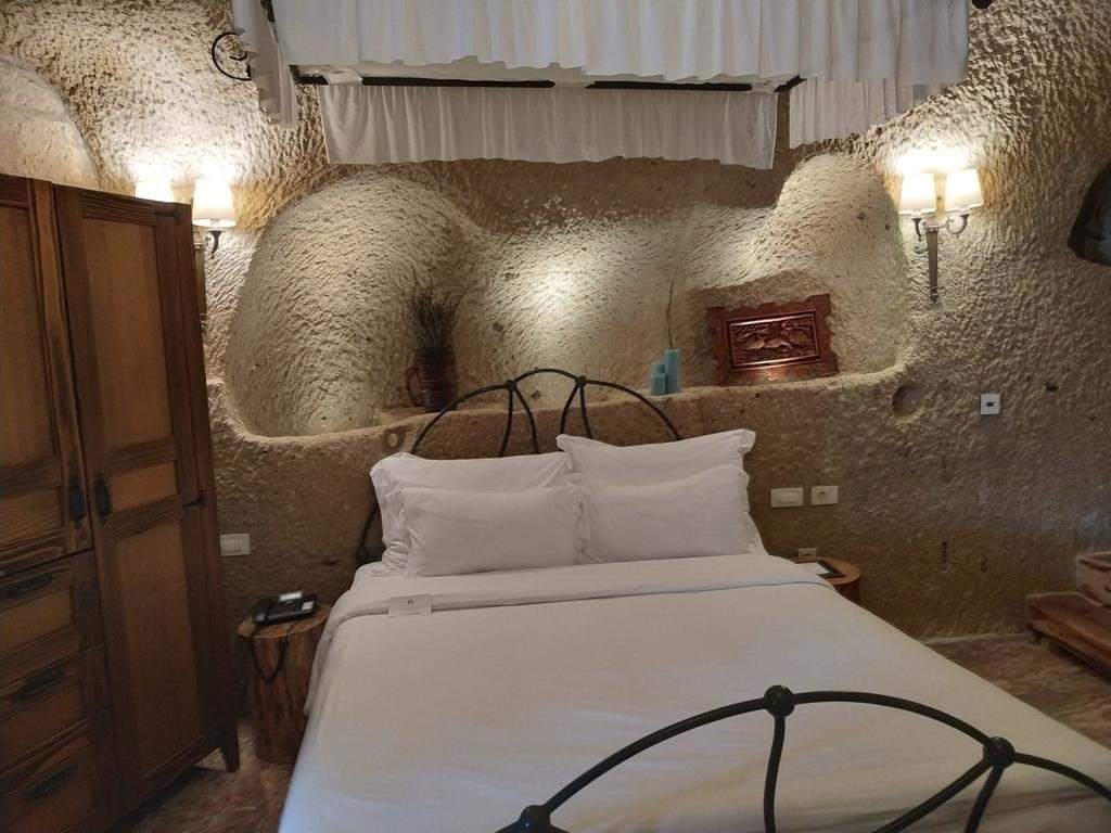 Exedra Cave Hotel