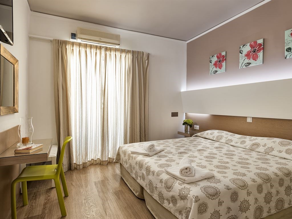Elina Hotel Apartment: Family Room