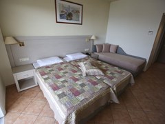 Oceanis Hotel Kavala: Triple Room - photo 19