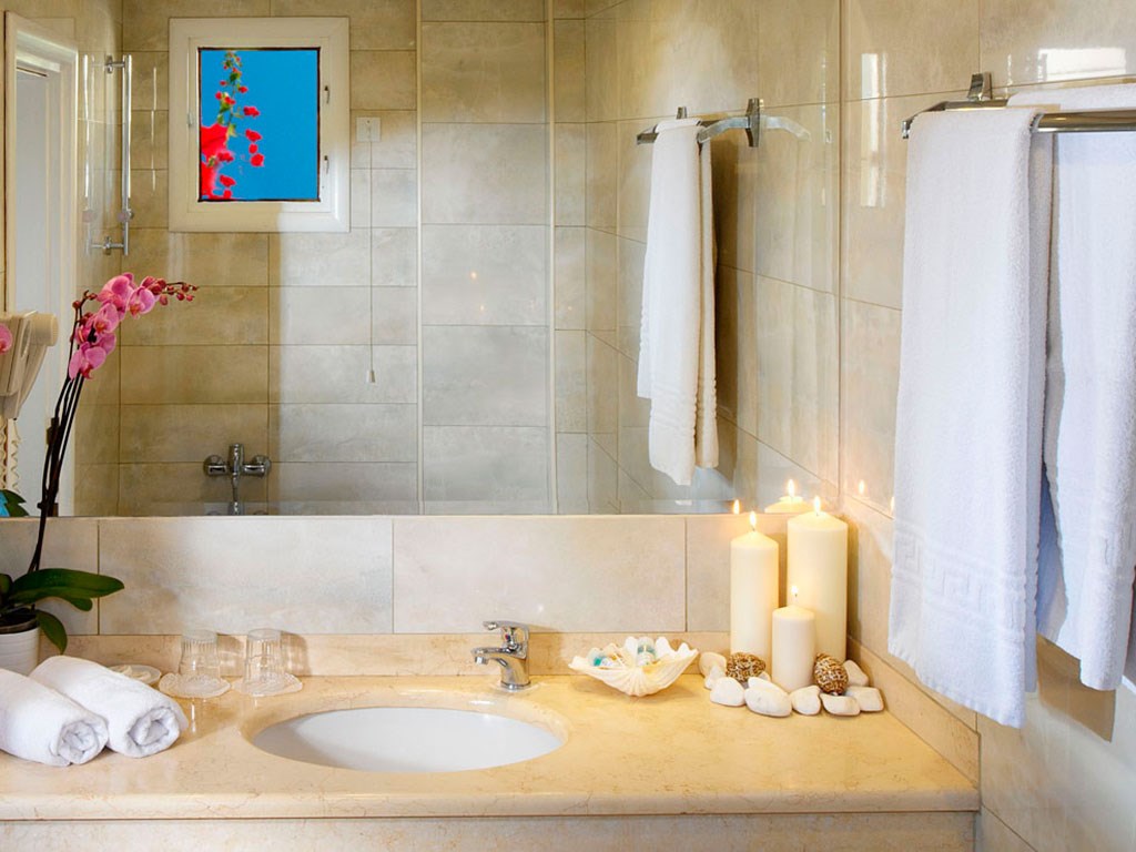 Portes Beach Hotel: Bathroom