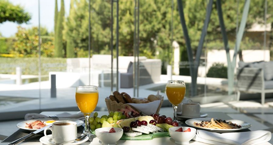 Pomegranate Wellness Spa Hotel: Breakfast Terrace