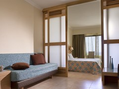 Smartline Cosmopolitan Hotel : Family Room - photo 12