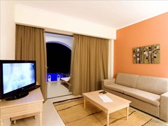 Kresten Royal Euphoria Resort: Royal Suite Living Room - photo 29