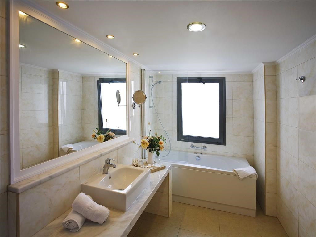 Kresten Royal Euphoria Resort: Junior Suite Bathroom
