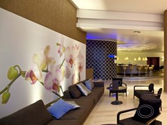 Olympic Palace Hotel: Lounge Bar - photo 14