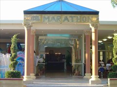Marathon Hotel : Main entrance - photo 5