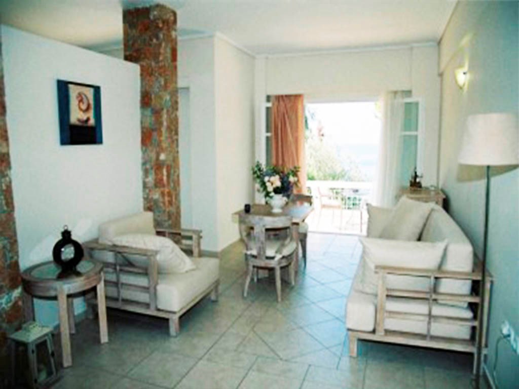 Alonissos Beach Bungalows & Suites Hotel