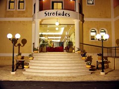 Strofades Beach Hotel: Main Entrance - photo 4