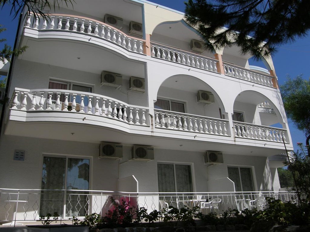 Pefkos Garden Hotel
