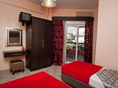 Kouros Hotel: Triple Room - photo 5