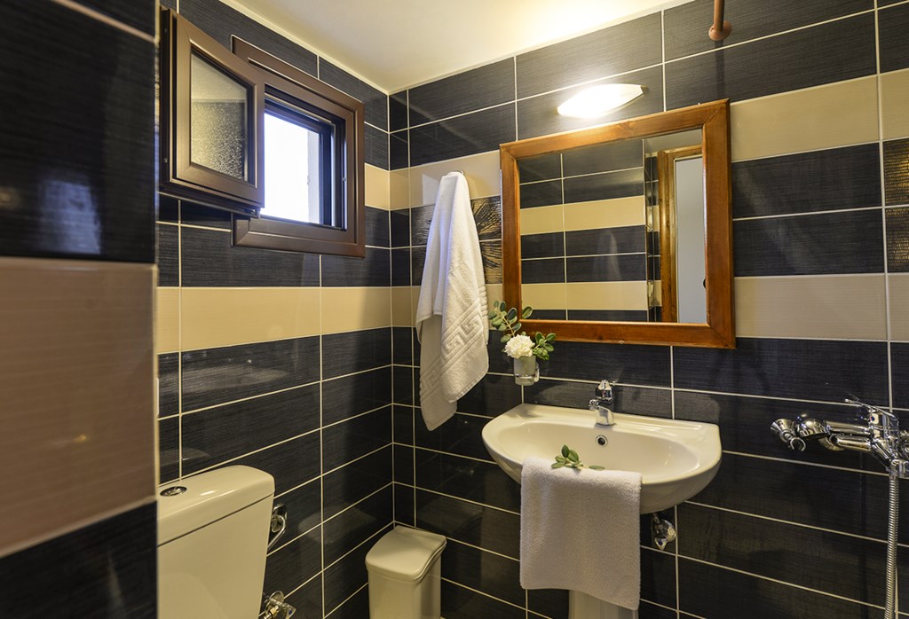 Dantes Maisonettes: Bathroom