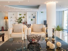 Gerakas Belvedere Hotel & Luxury Suites: Lobby - photo 8