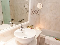 Gerakas Belvedere Hotel & Luxury Suites: Bathroom - photo 22
