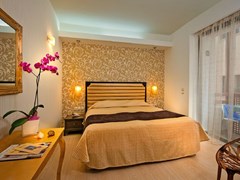 Steris Elegant Beach Hotel: Apartment Bedroom - photo 24