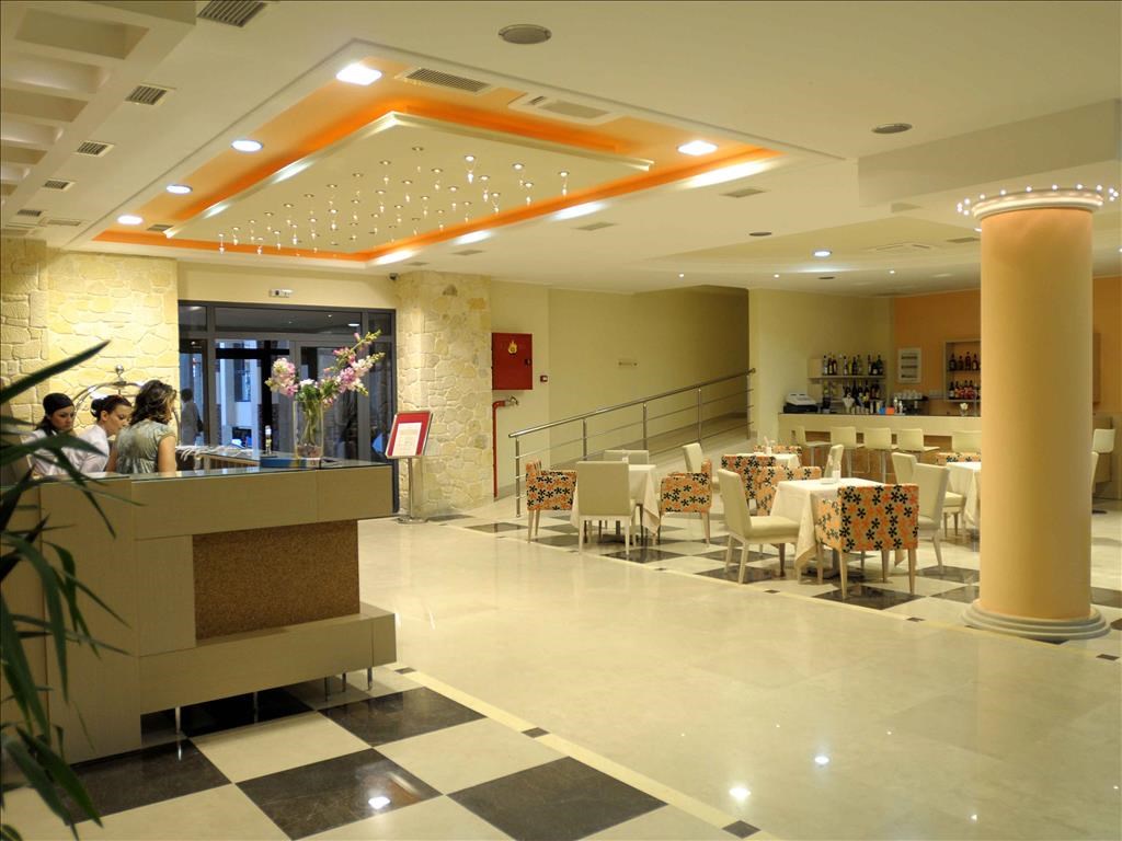Imperial Hotel: Reception and lobby area