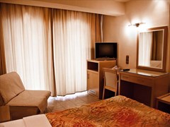 Imperial Hotel: Double Room - photo 8