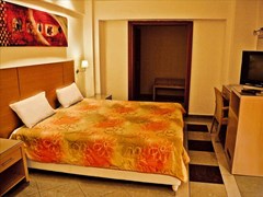 Imperial Hotel: Double Room - photo 10