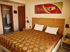 Imperial Hotel: Double Room - photo 11