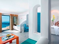 Absolute Bliss Imerovigli Suites - photo 4
