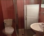 Piccadilly Apartments: Bathroom