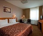 Beta Izmaylovo Hotel:  Первый класс - современный комфортабельный номер с одной большой кроватью и двумя раздельными кроватями. 