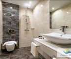 Lagaria Luxury Rooms & Apartments: Disabled Bathroom