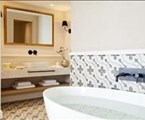 Marbella Nido Suite Hotel and Villas: Deluxe Suite Whirlpool bathroom