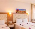 Suncity Beach Club & Hotel: Large room