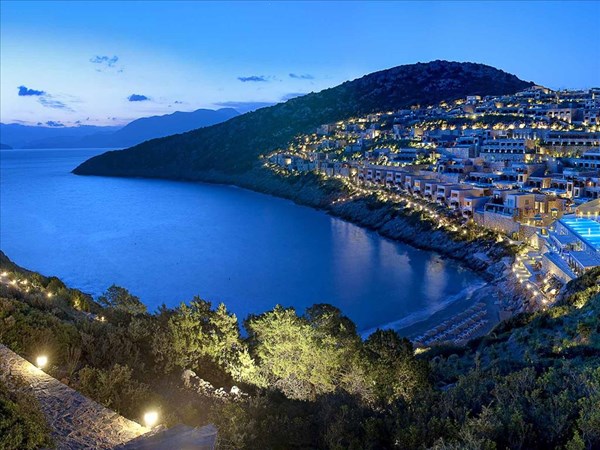 Daios Cove Luxury Resort & Villas продовжує новорічну знижку 25%