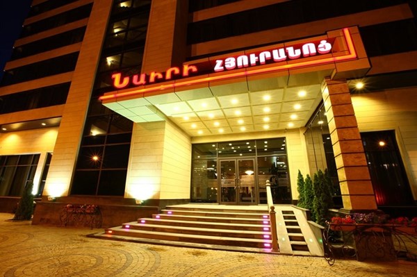 Для туристів, забронювати відпочинок в Єревані, – трансфер «аеропорт – готель – аеропорт» у подарунок!