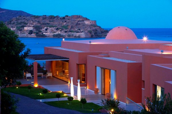 Досконале літо зі знижкою до 30% - в Domes of Elounda, о. Крит