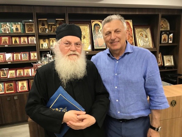Игумен афонского монастыря Старец Ефрем отслужил молебен в Enigma Shopping Center
